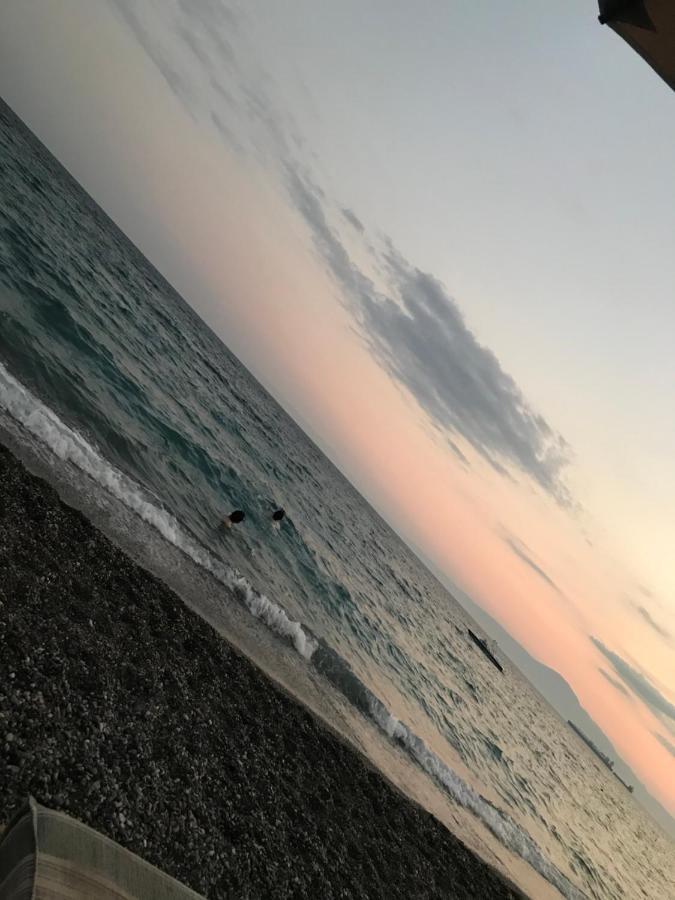 Balsam Suite - 50M To The Beach كالاماتا المظهر الخارجي الصورة